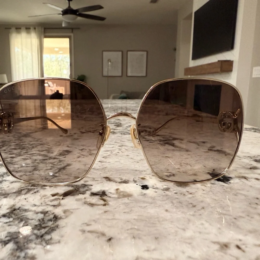 Authentic Gucci Women's Sunglasses with Gold Frame and Brown Lenses GG1323S
New - Picture 5 of 10